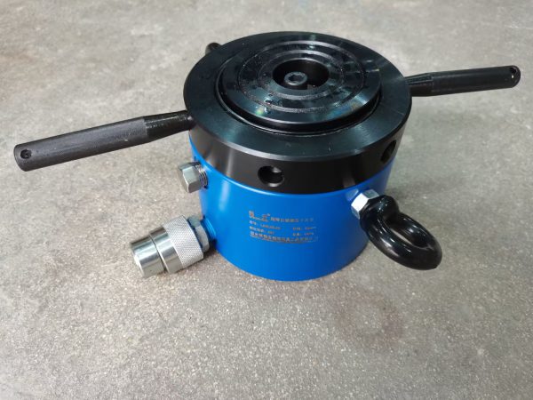 Ultra-thin self-locking hydraulic jack